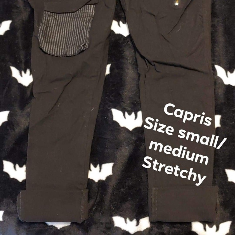 Zipper capris - Picture 2 of 2